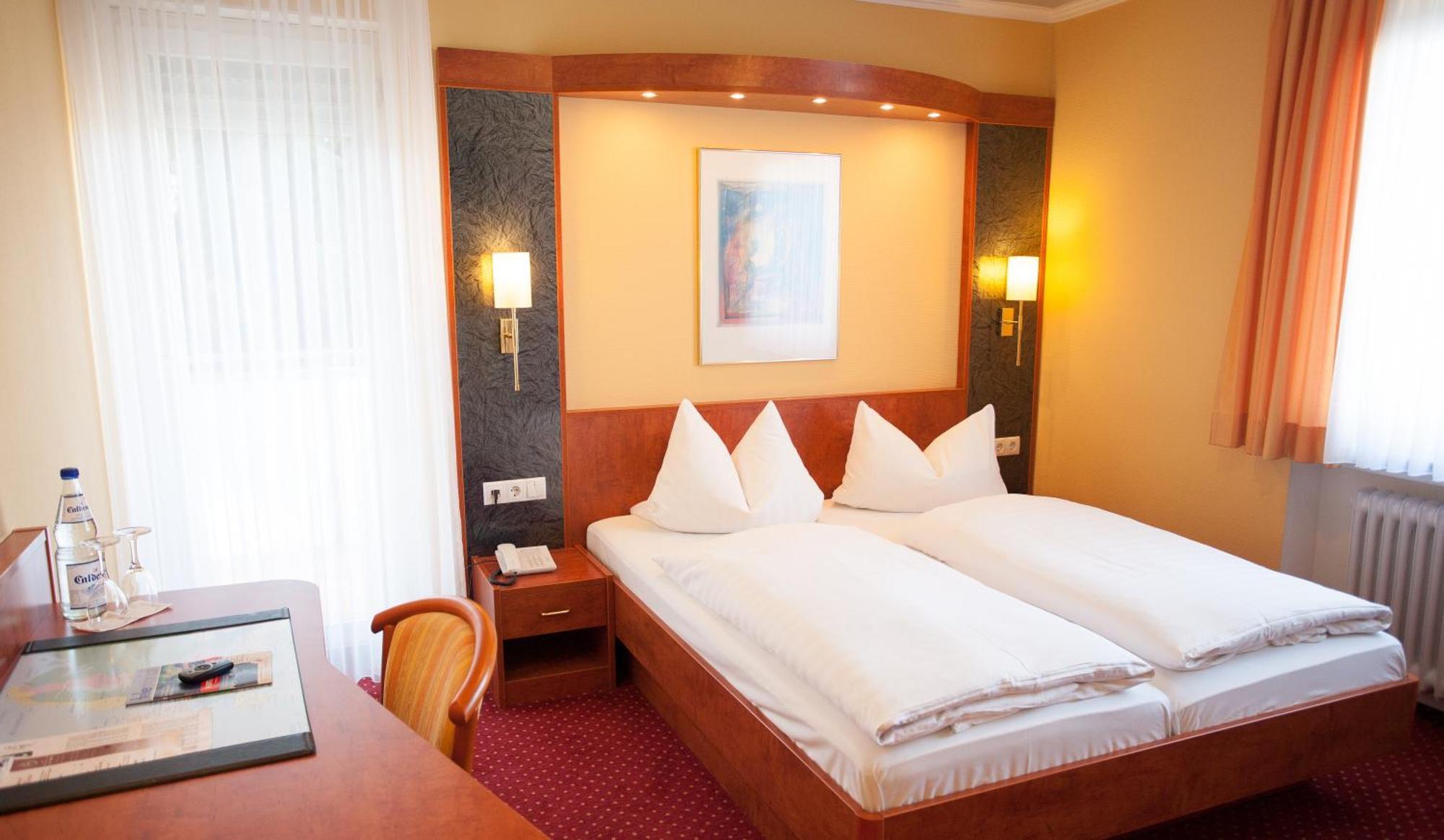Hotel Restaurant Zur Post Лофельден Экстерьер фото